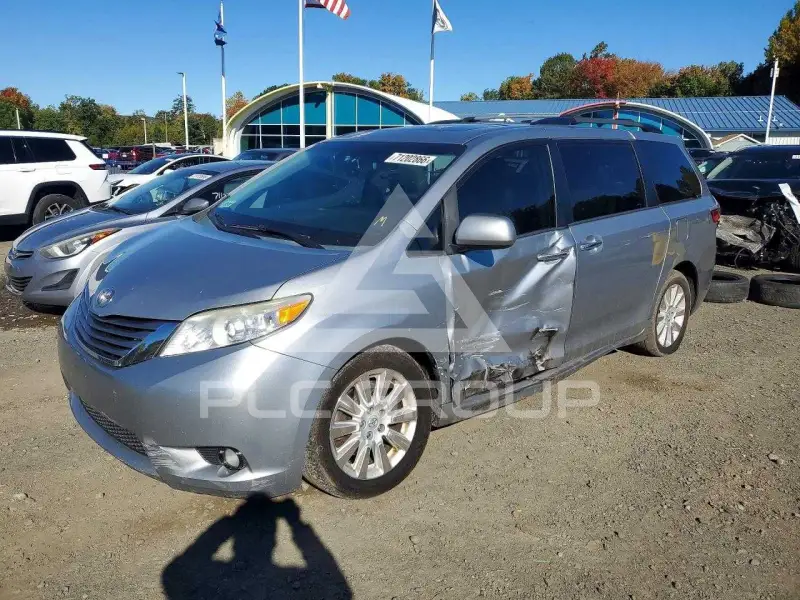 2015 Toyota SIENNA фото