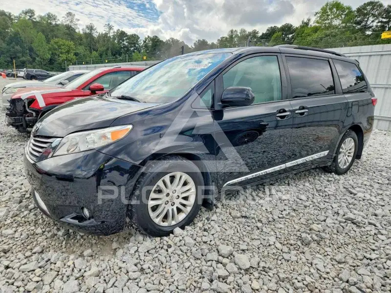 2015 Toyota SIENNA photo