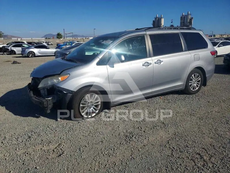 2015 Toyota SIENNA фото