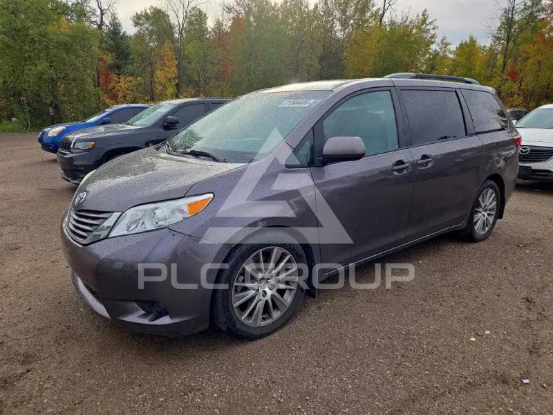 2015 Toyota SIENNA photo