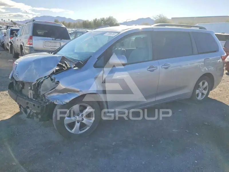 2015 Toyota SIENNA фото