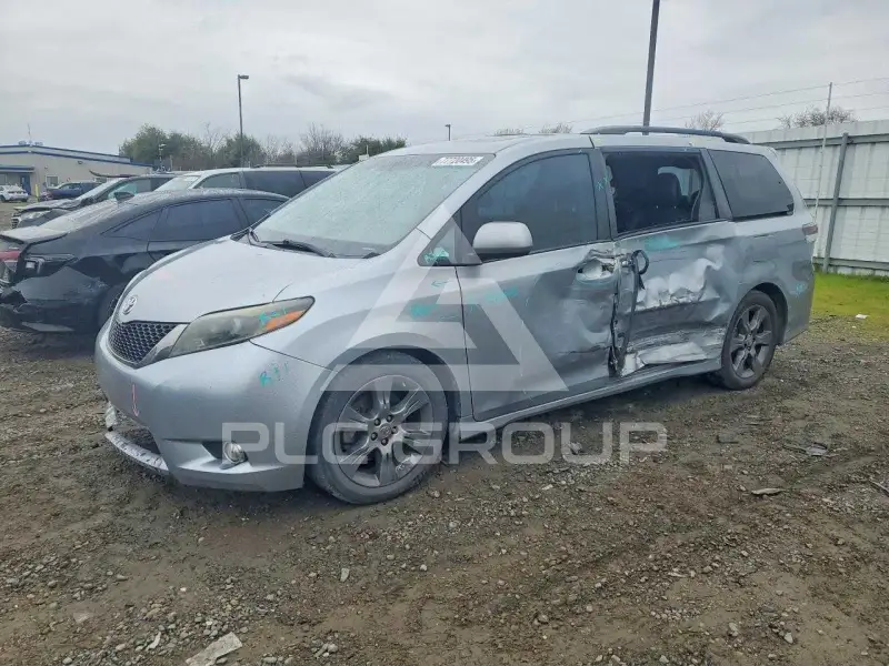 2015 Toyota SIENNA фото