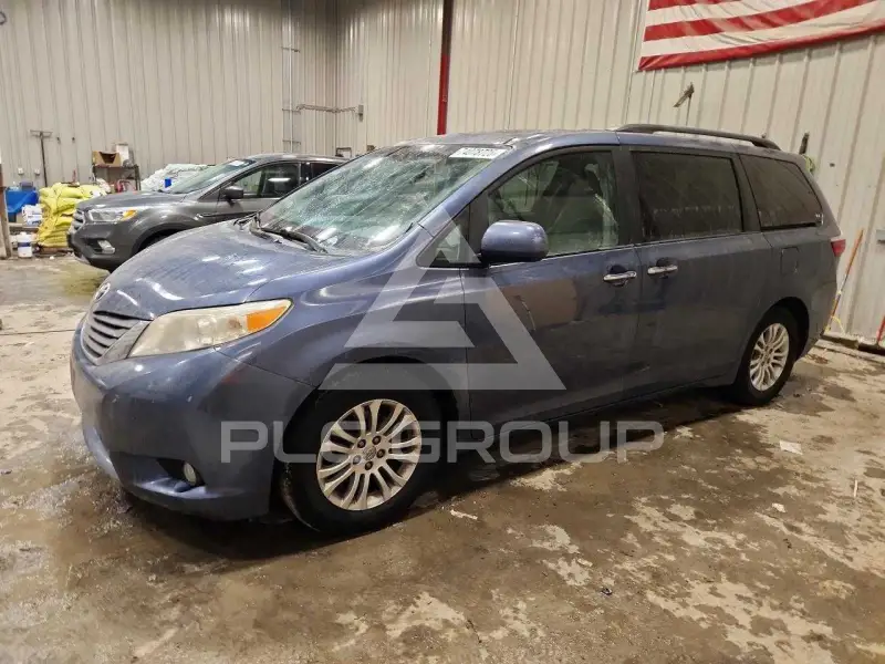 2015 Toyota SIENNA фото