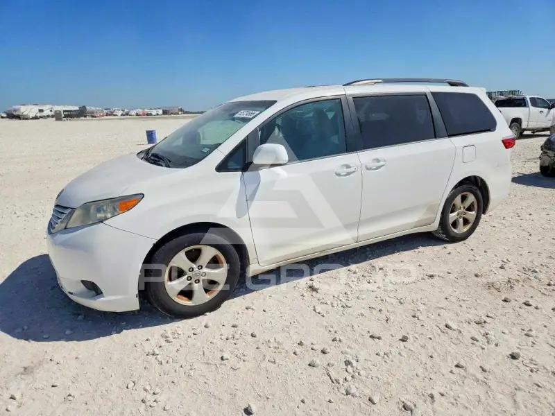 2015 Toyota SIENNA photo
