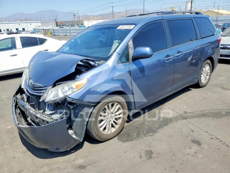 2015 Toyota SIENNA фото