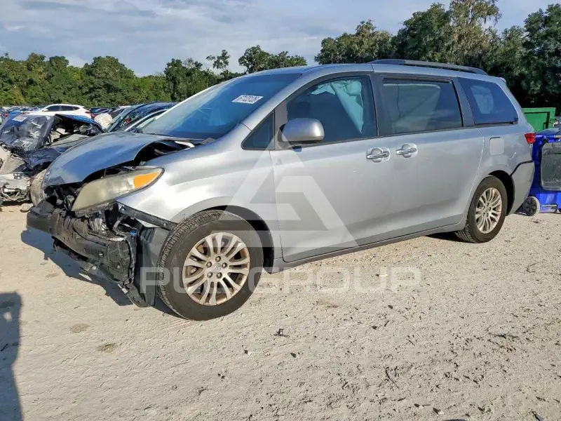 2015 Toyota SIENNA фото