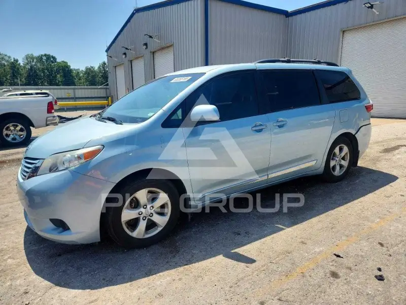 2015 Toyota SIENNA photo