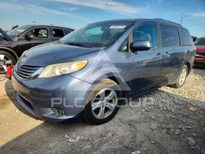 2015 Toyota SIENNA photo