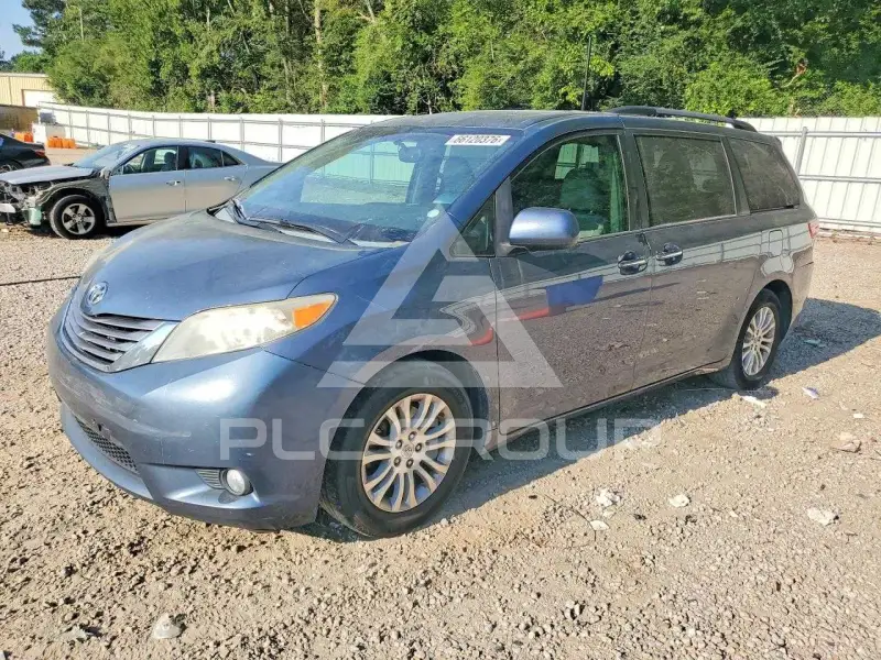 2015 Toyota SIENNA фото
