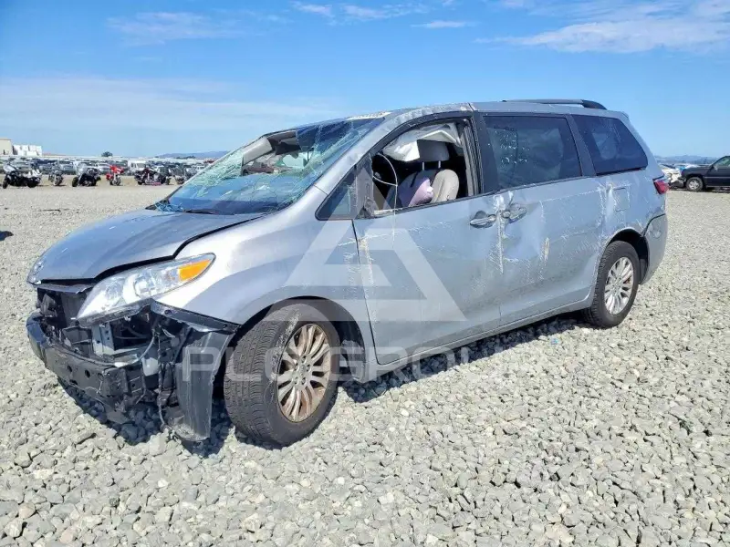 2015 Toyota SIENNA фото