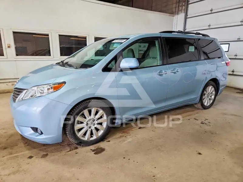2015 Toyota SIENNA фото