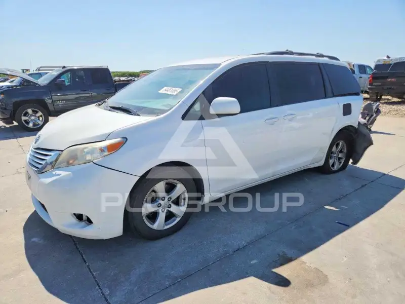 2015 Toyota SIENNA фото