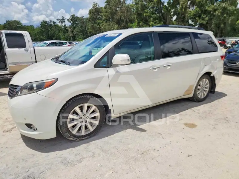 2015 Toyota SIENNA photo
