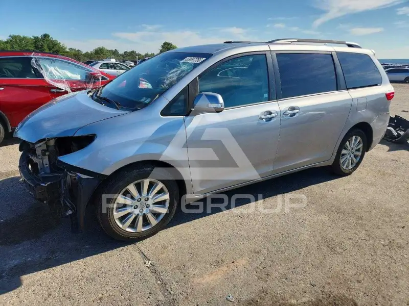 2015 Toyota SIENNA фото