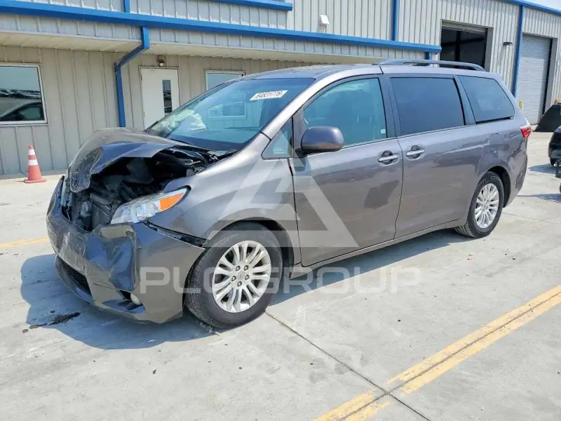 2015 Toyota SIENNA фото