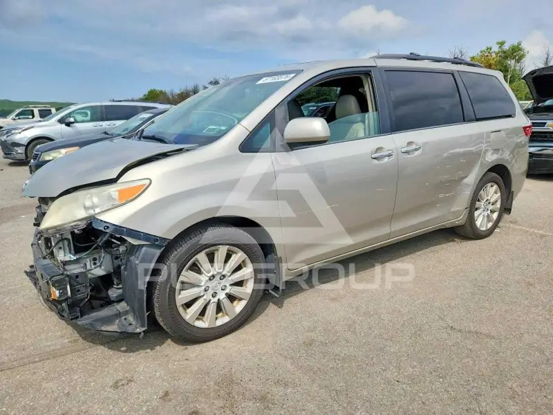 2015 Toyota SIENNA фото
