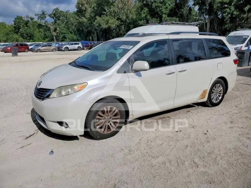 2015 Toyota SIENNA фото