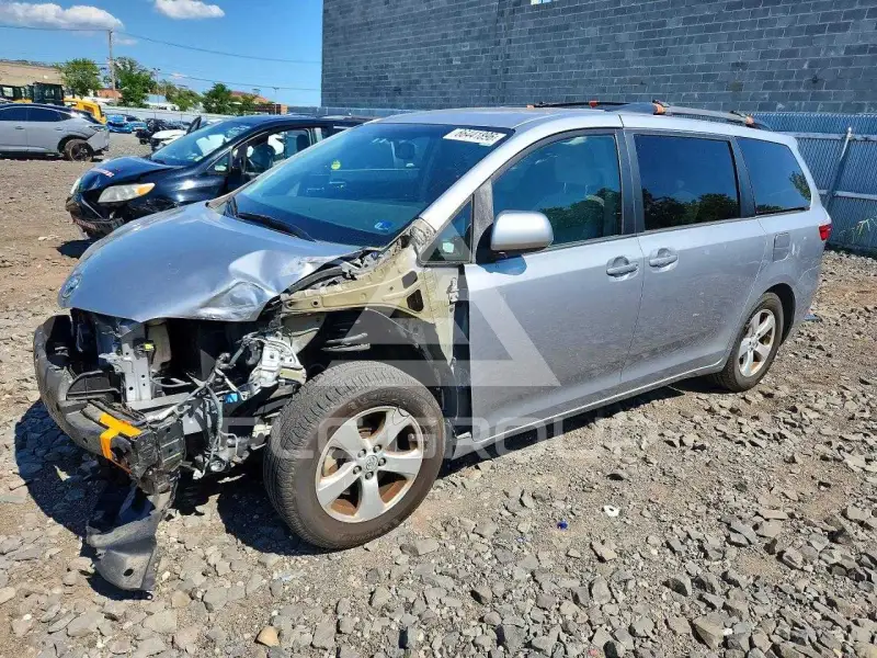 2015 Toyota SIENNA фото
