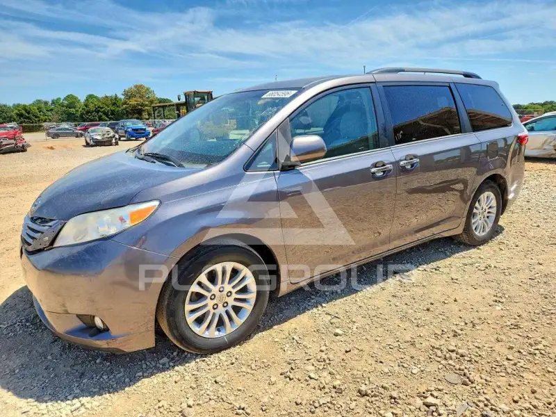 2015 Toyota SIENNA фото