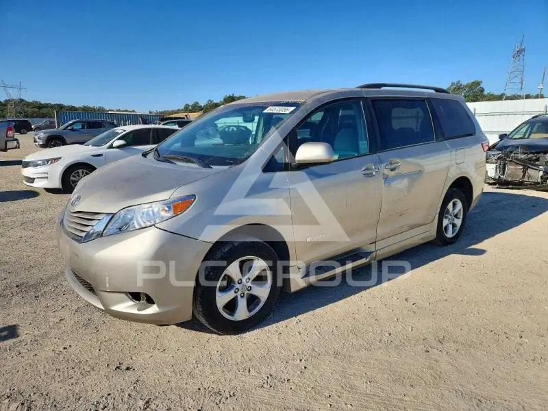 2015 Toyota SIENNA фото