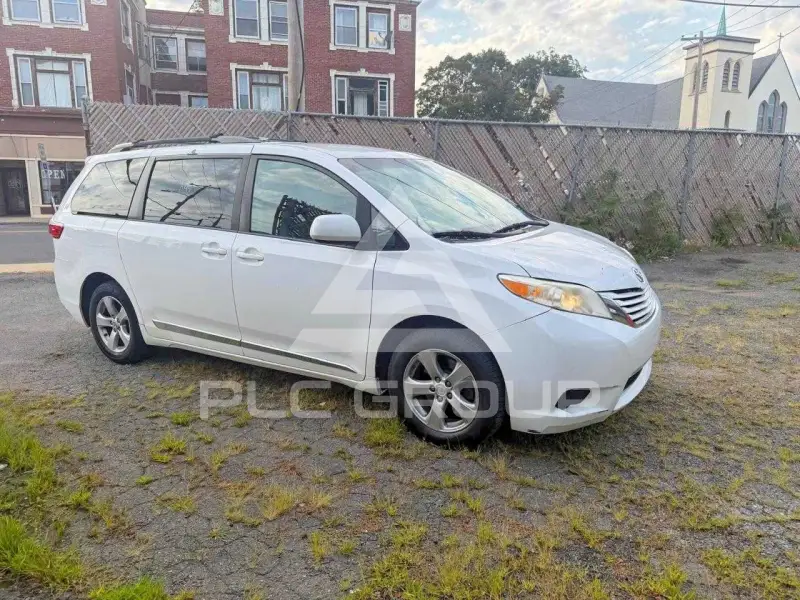 2015 Toyota SIENNA фото