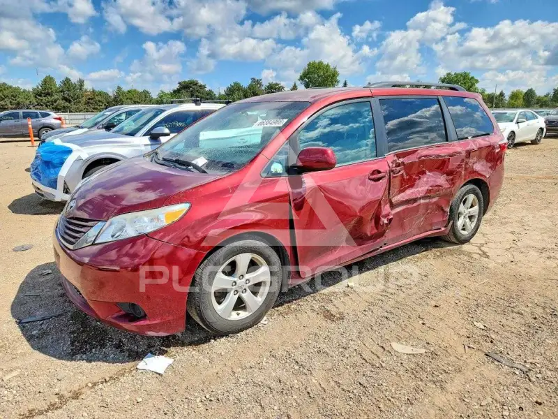 2015 Toyota SIENNA photo