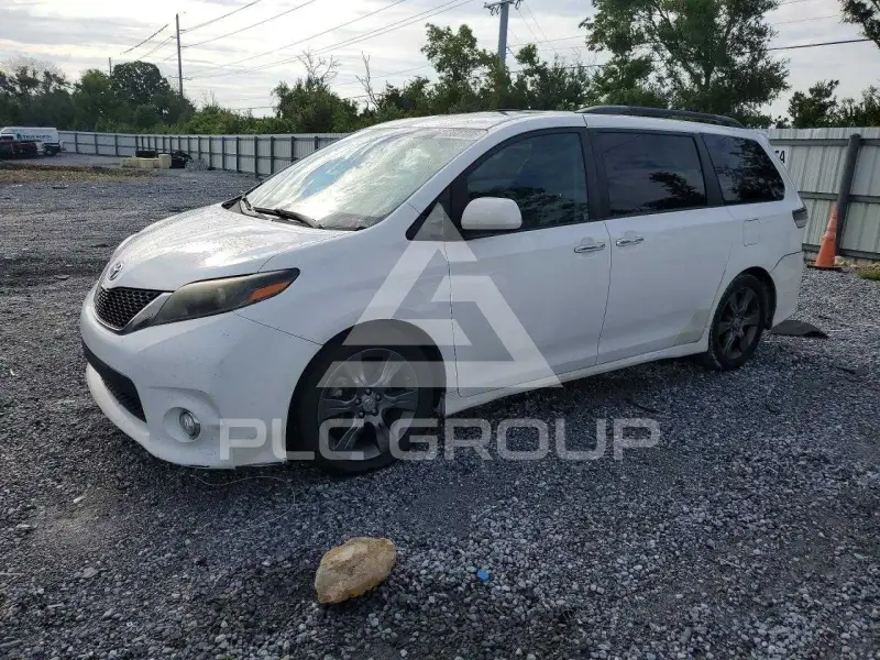 2015 Toyota SIENNA photo