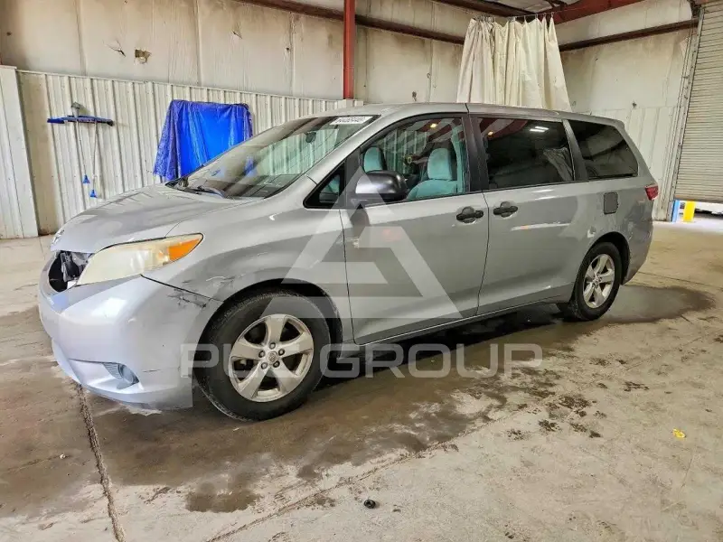 2015 Toyota SIENNA фото
