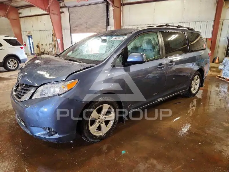 2015 Toyota SIENNA фото