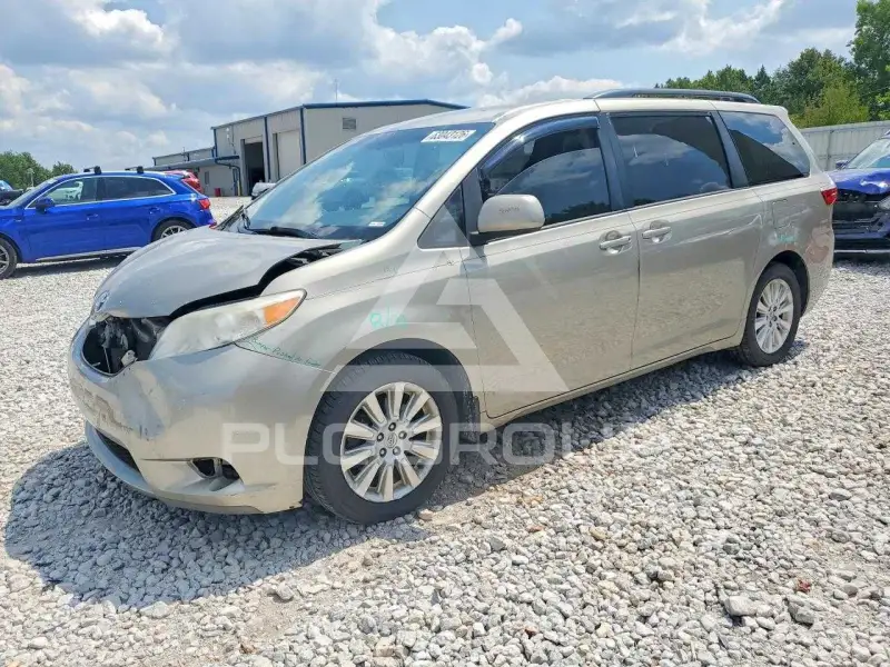2015 Toyota SIENNA фото