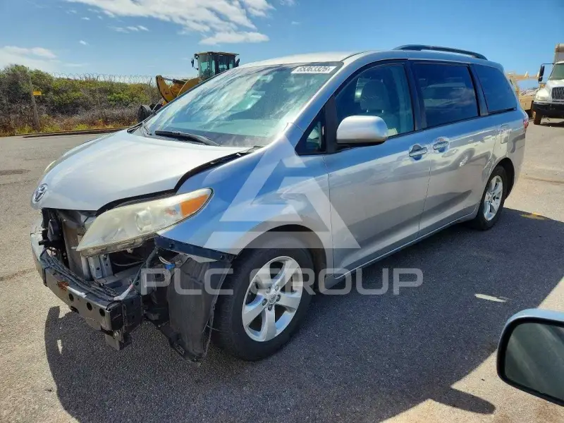 2015 Toyota SIENNA фото