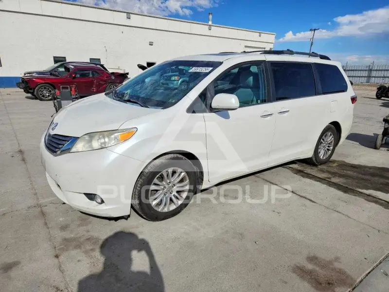 2015 Toyota SIENNA фото