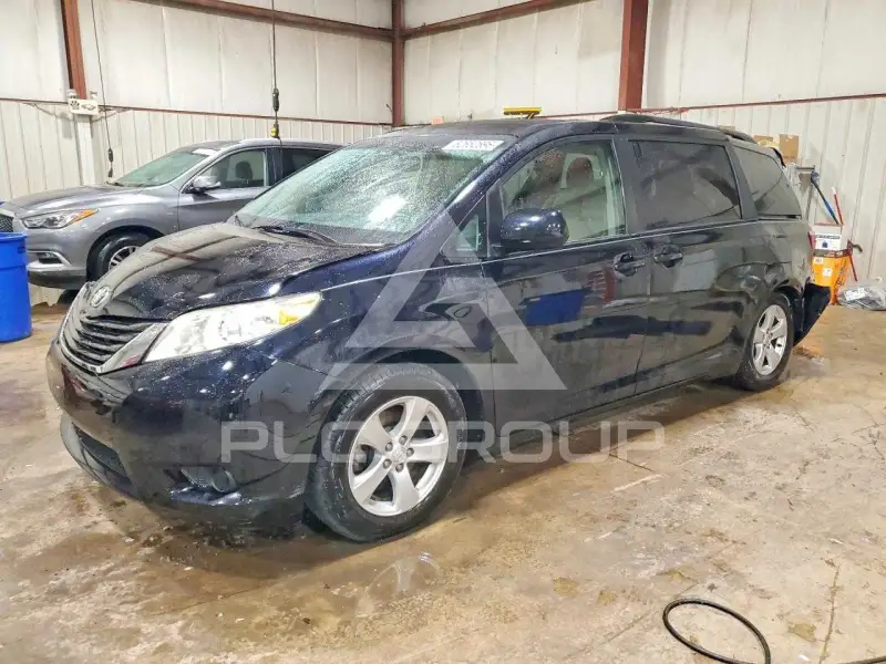 2015 Toyota SIENNA photo
