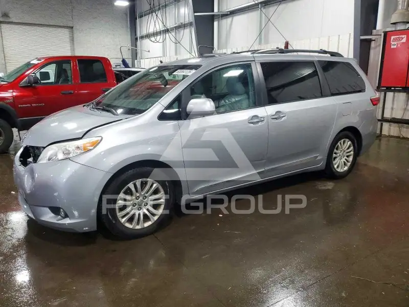2015 Toyota SIENNA фото