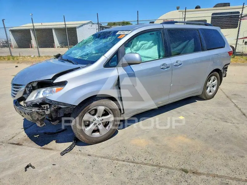 2015 Toyota SIENNA фото
