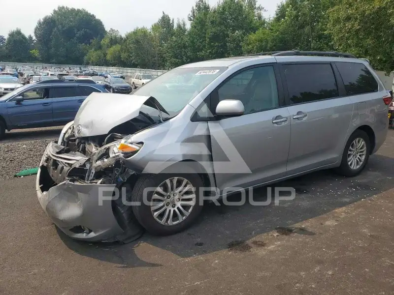 2015 Toyota SIENNA фото
