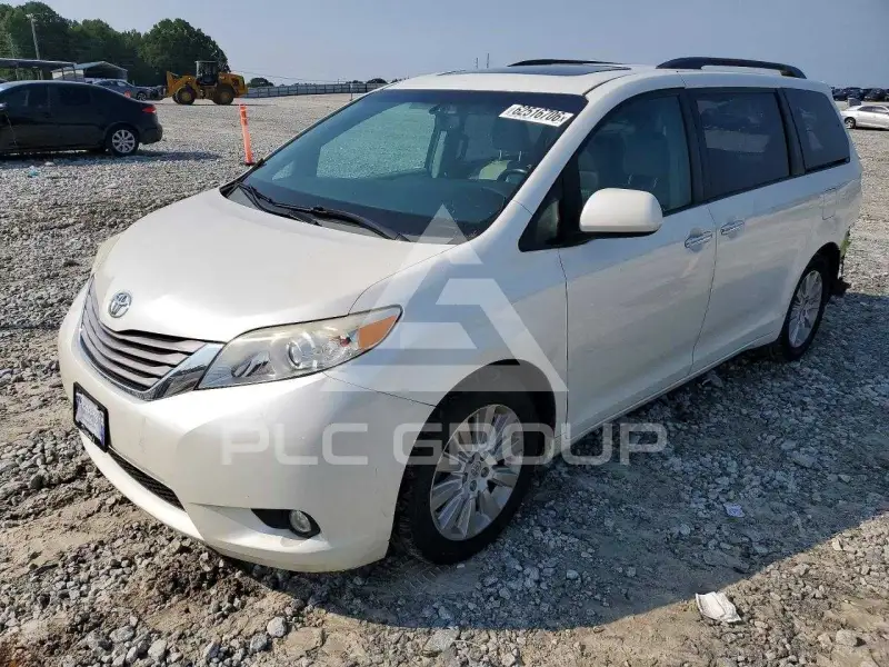 2015 Toyota SIENNA photo