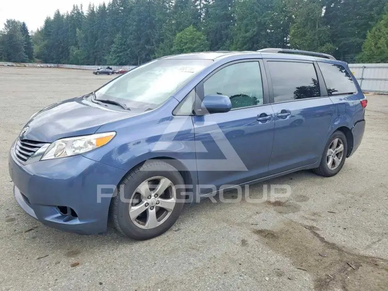 2015 Toyota SIENNA photo