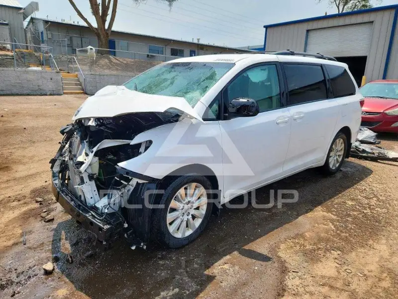 2015 Toyota SIENNA фото