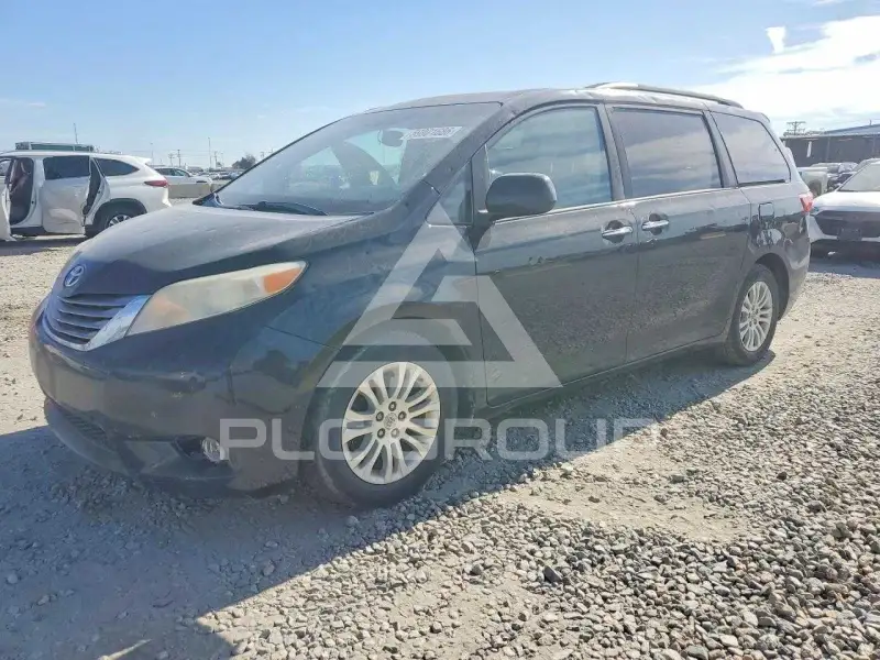 2015 Toyota SIENNA photo