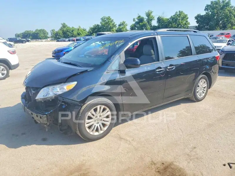 2015 Toyota SIENNA photo