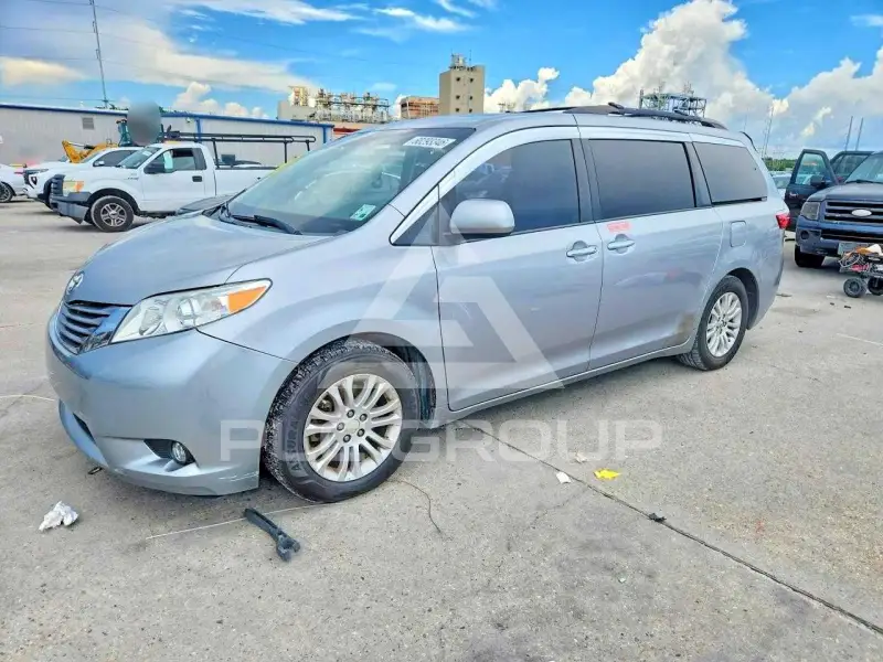 2015 Toyota SIENNA фото