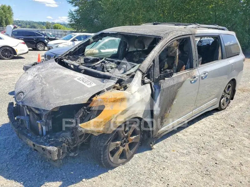 2015 Toyota SIENNA photo