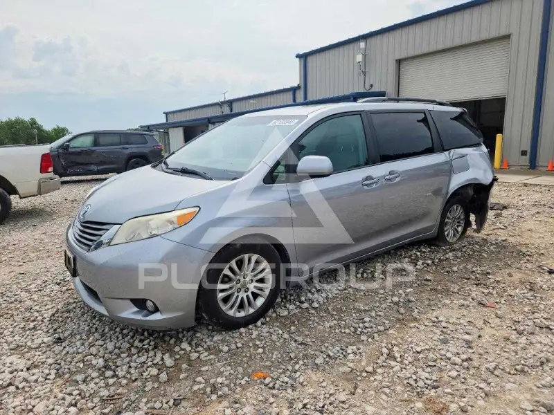 2015 Toyota SIENNA фото