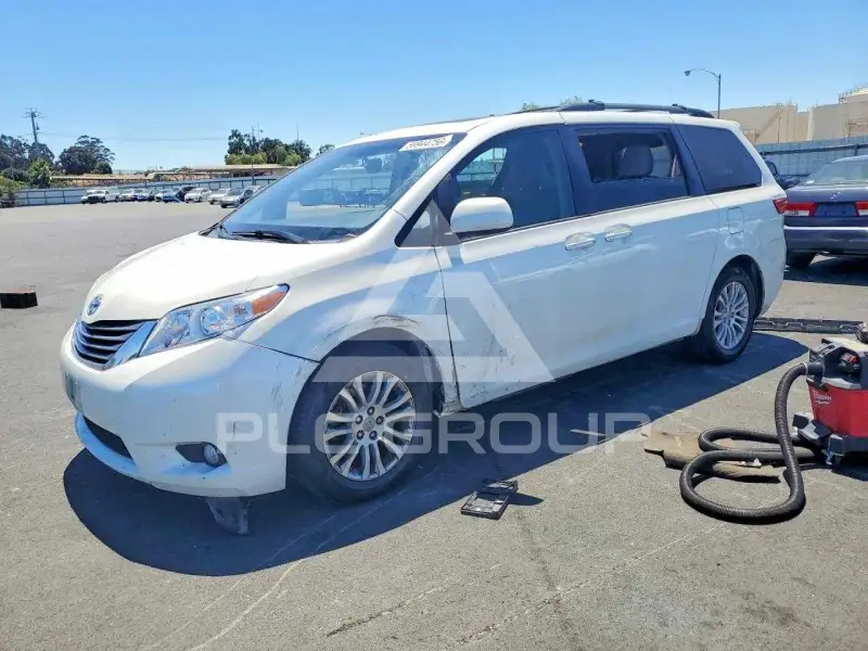 2015 Toyota SIENNA фото