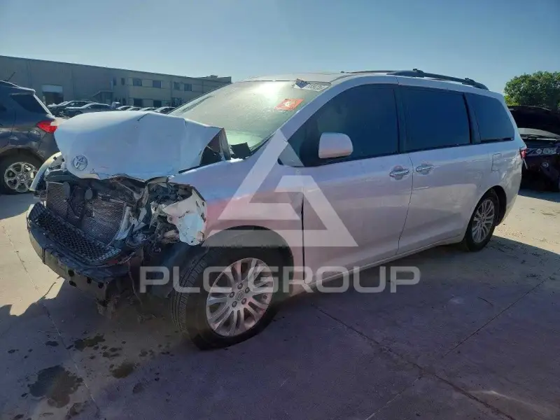 2015 Toyota SIENNA фото