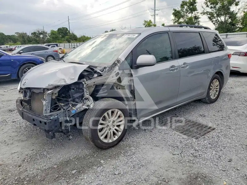 2015 Toyota SIENNA фото