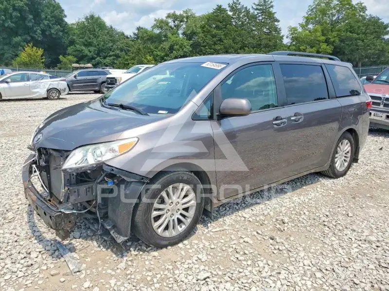 2015 Toyota SIENNA фото