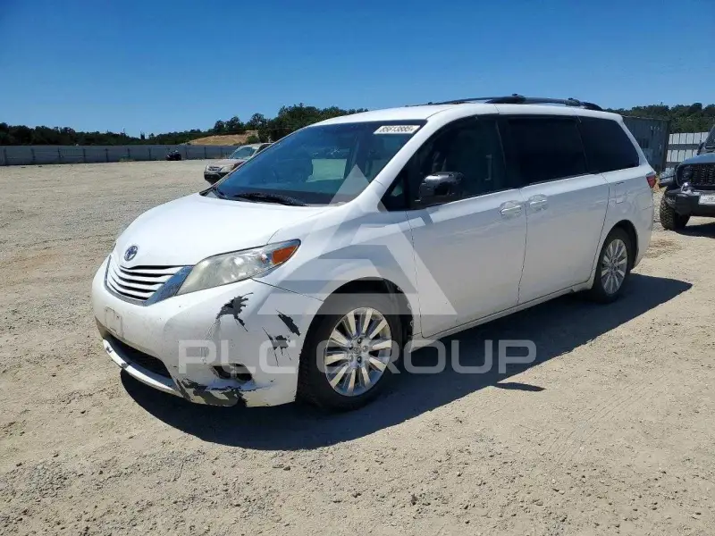 2015 Toyota SIENNA photo