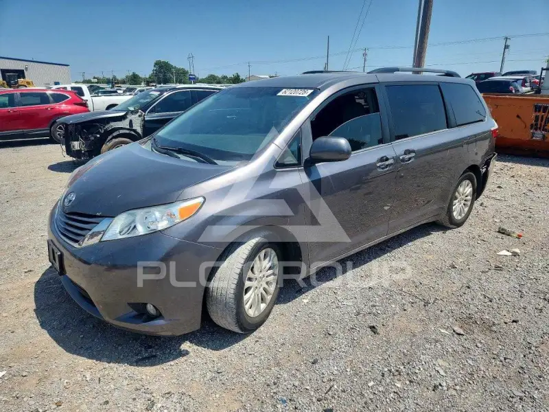 2015 Toyota SIENNA фото
